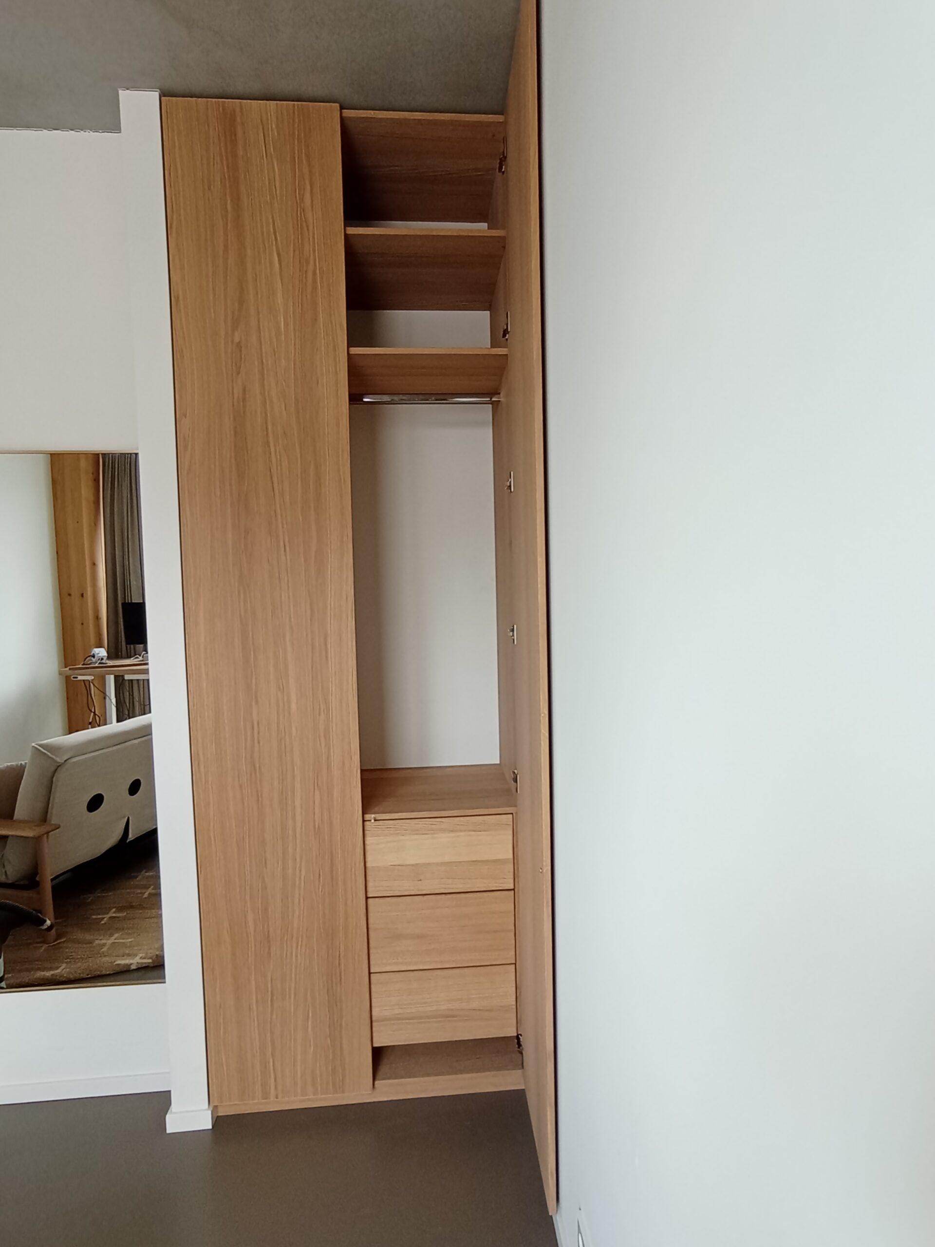 Oak veneer wardrobe